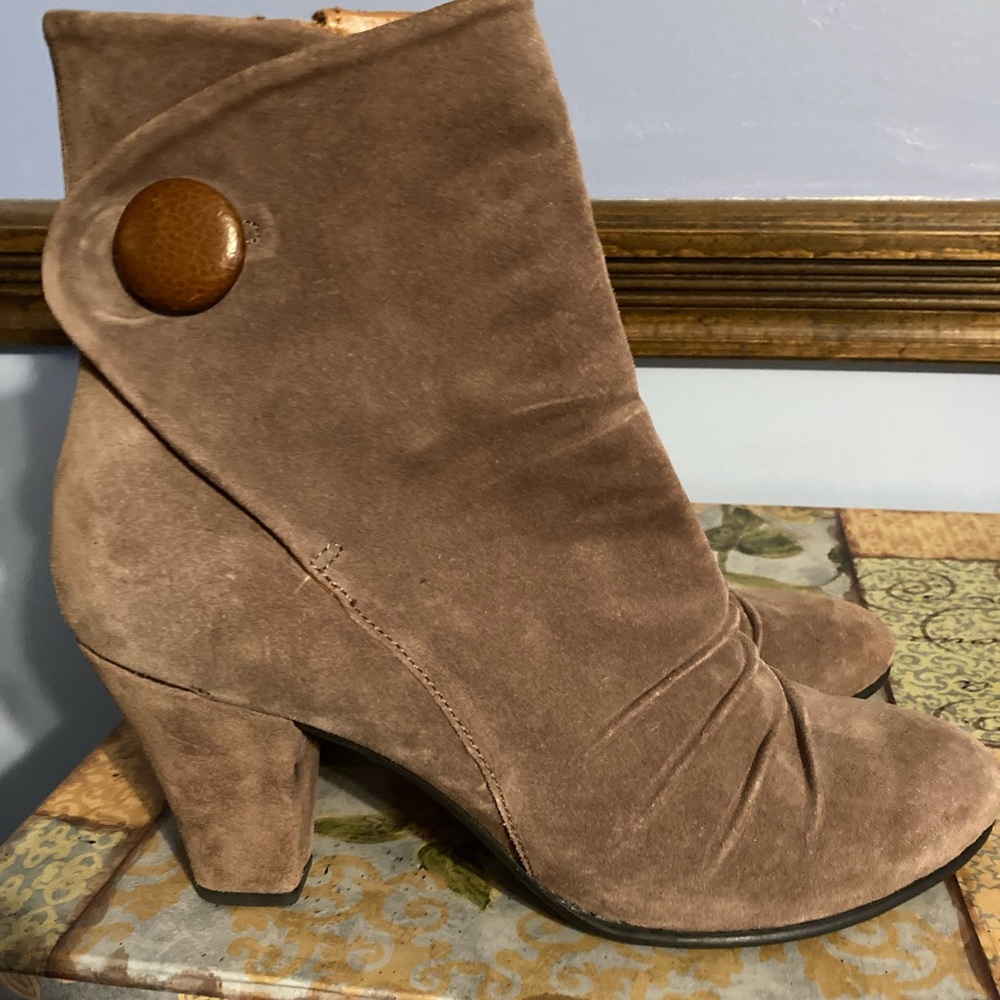 Born Crown Leather Heeled Boots